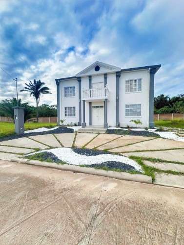 Casa amoblada en alquiler – condominio palmas del urubo iii1458036603
