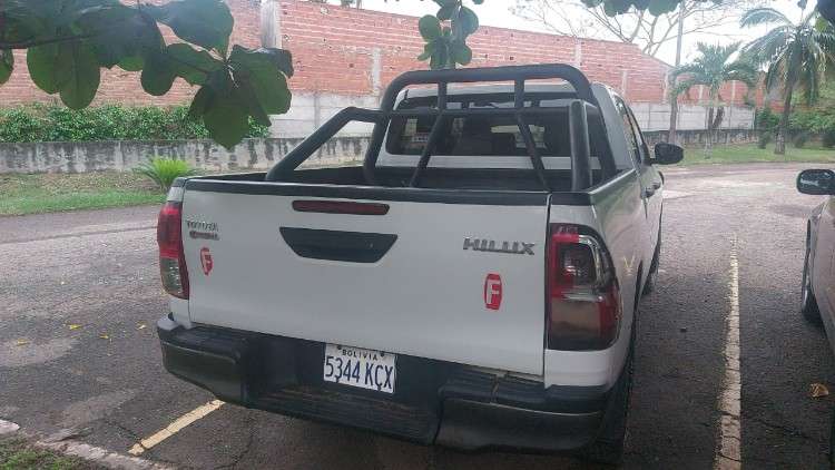 Camioneta hilux 2020284971071