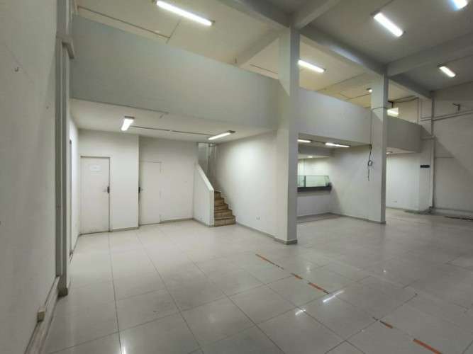 Oficina o local comercial en alquiler sobre avenida 1948782679