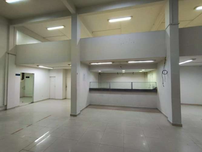 Oficina o local comercial en alquiler sobre avenida 1948782679