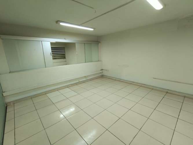 Oficina o local comercial en alquiler sobre avenida 1948782679