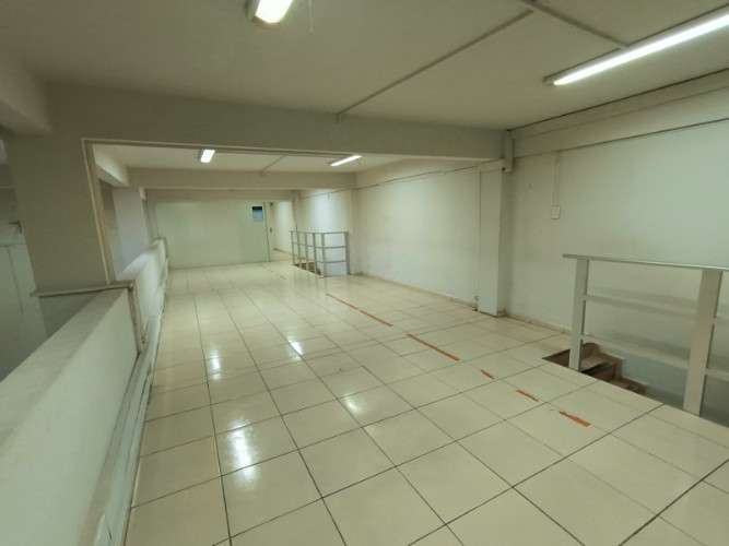 Oficina o local comercial en alquiler sobre avenida 1948782679