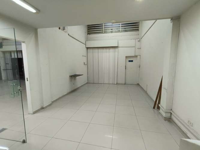 Oficina o local comercial en alquiler sobre avenida 1948782679