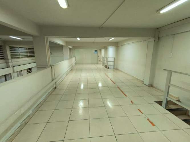 Oficina o local comercial en alquiler sobre avenida 1948782679