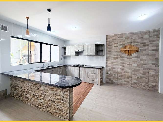 Casa en alquiler para oficina o vivienda a pasos de la av. melchor pinto1014539076