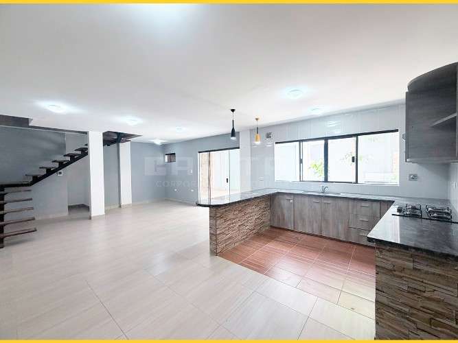 Casa en alquiler para oficina o vivienda a pasos de la av. melchor pinto1014539076