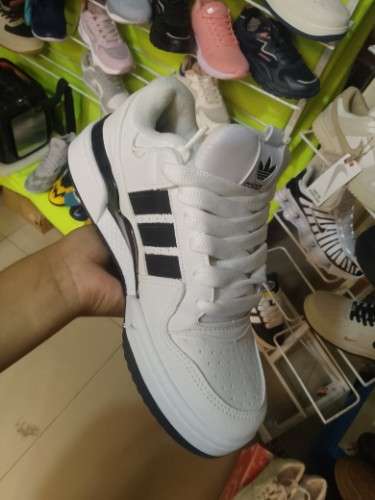 Zapatos brasileros y peruanos962407266