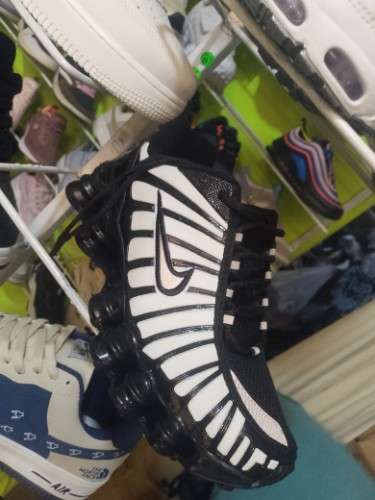 Zapatos brasileros y peruanos962407266