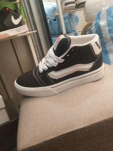 Zapatos brasileros y peruanos962407266