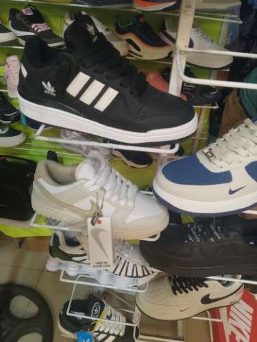 Zapatos brasileros y peruanos962407266