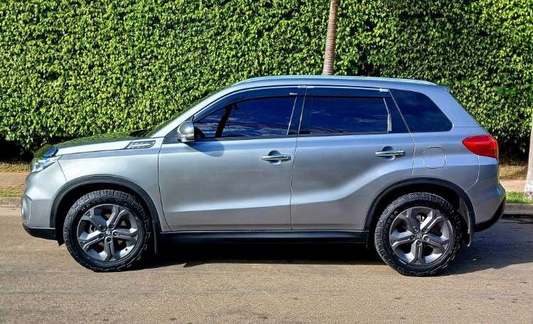 Vendo o permuto suzuki new vitara 2019 version full all grip 4x4 de imcruz  cel 75018362   caja automatica y secuencial  3 modos de manejo snow sport normal paletas en el volante pisos 5d bandeja  luces led diurnas auto llantas nuevas 1600 cc cilindrada  1241392017