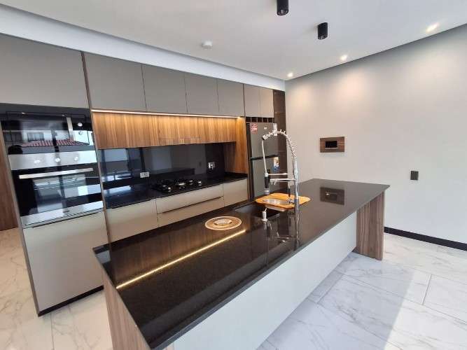 Alquilo departamento en lujoso condominio sky moon839218164