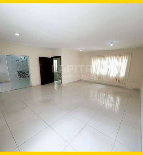 Casa en venta con dos departamentos1082723011