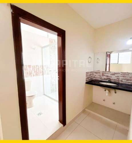 Casa en venta con dos departamentos1082723011