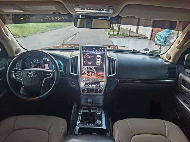 Vendo o permuto toyota landcruiser vx de toyosa turbo diesel año 2010 formato 2020 perfecto estado cel 750183622 3 filas de asiento de cuero  pantalla tesla ultima generacion aros y llantas nuevas todo al dia1841105328