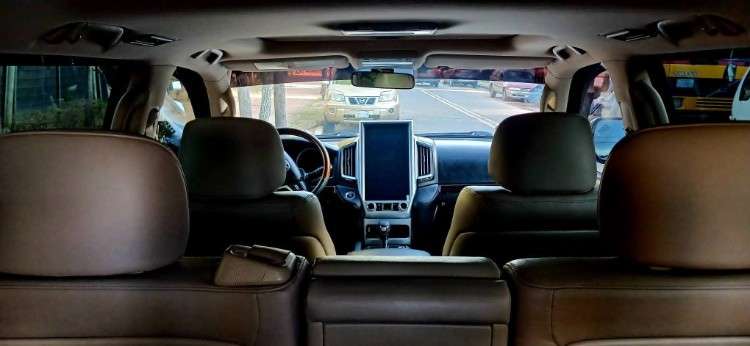 Vendo o permuto toyota landcruiser vx de toyosa turbo diesel año 2010 formato 2020 perfecto estado cel 750183622 3 filas de asiento de cuero  pantalla tesla ultima generacion aros y llantas nuevas todo al dia1841105328