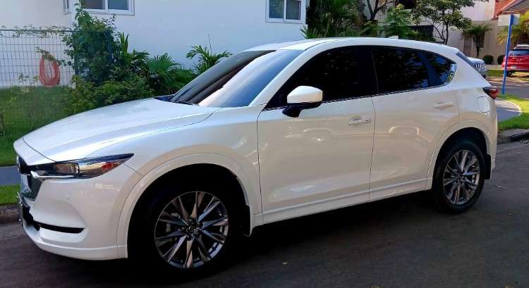 Vendo o permuto mazda cx5 skyactiv g año 2022 de imcruz cel 75018362  motor 2000cc 4x4 modo de manejo sport paletas en el volante radio cardplay  sensores de aproximacion aros 19 asiento de cuero pisos bandeja 5d todos sus mantenimientos en imcruz  eq481975132