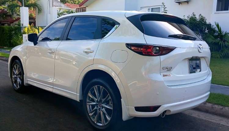 Vendo o permuto mazda cx5 skyactiv g año 2022 de imcruz cel 75018362  motor 2000cc 4x4 modo de manejo sport paletas en el volante radio cardplay  sensores de aproximacion aros 19 asiento de cuero pisos bandeja 5d todos sus mantenimientos en imcruz  eq481975132