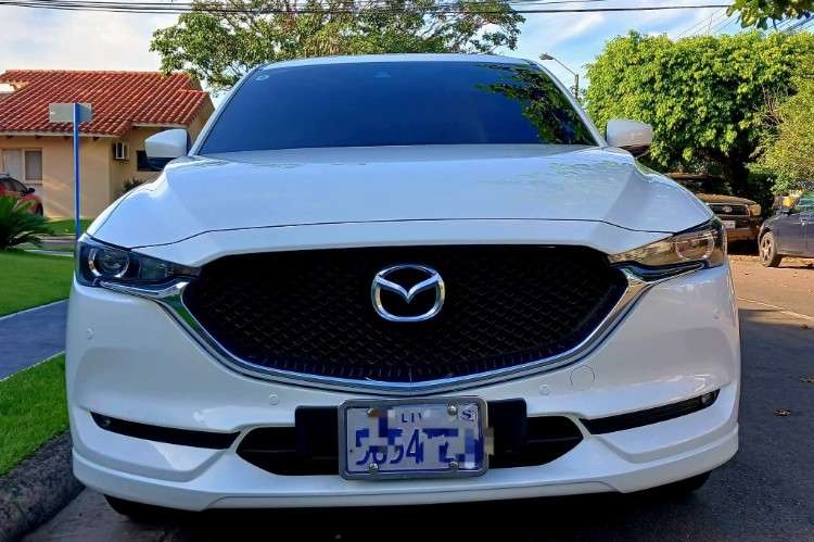 Vendo o permuto mazda cx5 skyactiv g año 2022 de imcruz cel 75018362  motor 2000cc 4x4 modo de manejo sport paletas en el volante radio cardplay  sensores de aproximacion aros 19 asiento de cuero pisos bandeja 5d todos sus mantenimientos en imcruz  eq481975132