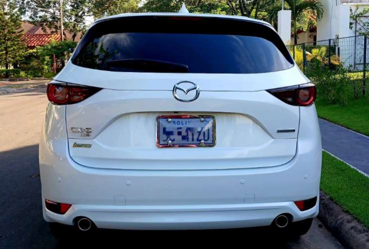 Vendo o permuto mazda cx5 skyactiv g año 2022 de imcruz cel 75018362  motor 2000cc 4x4 modo de manejo sport paletas en el volante radio cardplay  sensores de aproximacion aros 19 asiento de cuero pisos bandeja 5d todos sus mantenimientos en imcruz  eq481975132