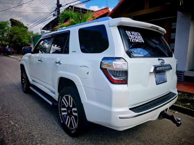 Vendo impecable vagoneta toyota runner 2017 limited cel 75018362 importada cero kilometros sin daño alguno pisos bandeja encendido a boton  caja automatica y secuencial 4x4 motor 4000cc v6 a gaoslina 3 filas de asiento de cuero equipo original jbl camara 920941638
