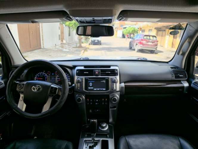 Vendo impecable vagoneta toyota runner 2017 limited cel 75018362 importada cero kilometros sin daño alguno pisos bandeja encendido a boton  caja automatica y secuencial 4x4 motor 4000cc v6 a gaoslina 3 filas de asiento de cuero equipo original jbl camara 920941638