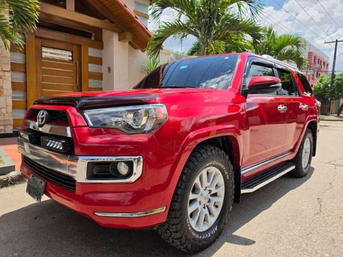 Vendo o permuto impecable vagoneta toyota runner limited 2018 4x4 japonesa cel 75018362 caja automática y secuencial  3 filas de asientos de cuero con calefacción eléctricos pisos bandeja tratamiento de nanografeno equipo de musica original de fabrica air445189027