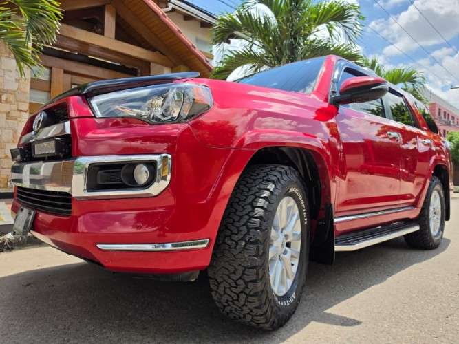 Vendo o permuto impecable vagoneta toyota runner limited 2018 4x4 japonesa cel 75018362 caja automática y secuencial  3 filas de asientos de cuero con calefacción eléctricos pisos bandeja tratamiento de nanografeno equipo de musica original de fabrica air445189027