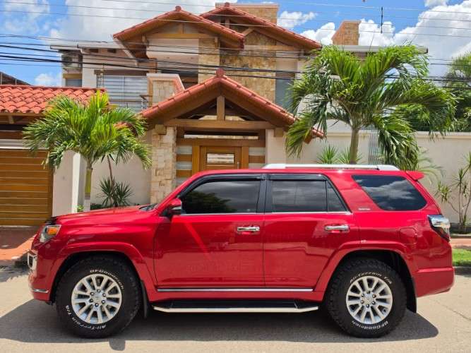 Vendo o permuto impecable vagoneta toyota runner limited 2018 4x4 japonesa cel 75018362 caja automática y secuencial  3 filas de asientos de cuero con calefacción eléctricos pisos bandeja tratamiento de nanografeno equipo de musica original de fabrica air445189027