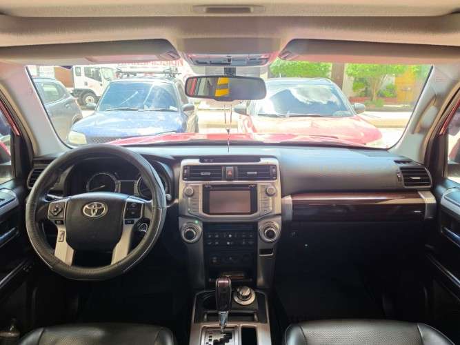 Vendo o permuto impecable vagoneta toyota runner limited 2018 4x4 japonesa cel 75018362 caja automática y secuencial  3 filas de asientos de cuero con calefacción eléctricos pisos bandeja tratamiento de nanografeno equipo de musica original de fabrica air445189027