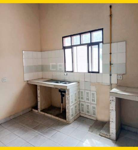 Casa con 3 departamentos en venta en avenida virgen de lujan1225686997