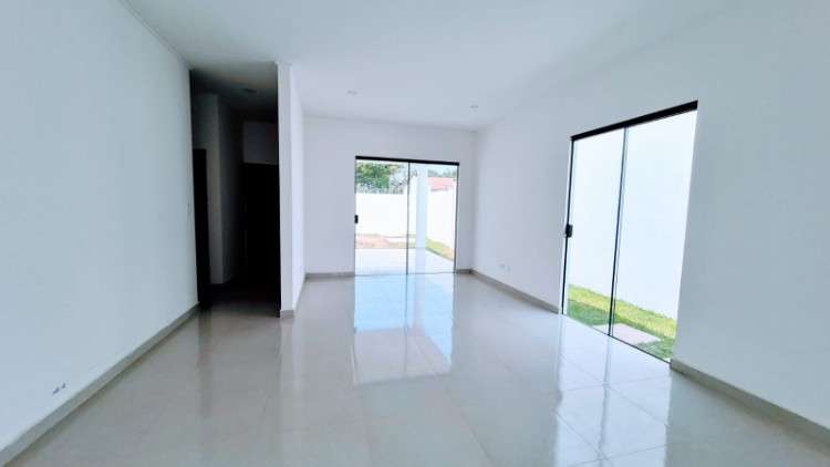 ? tu propia casa con amplio patio en la zona este2064551431