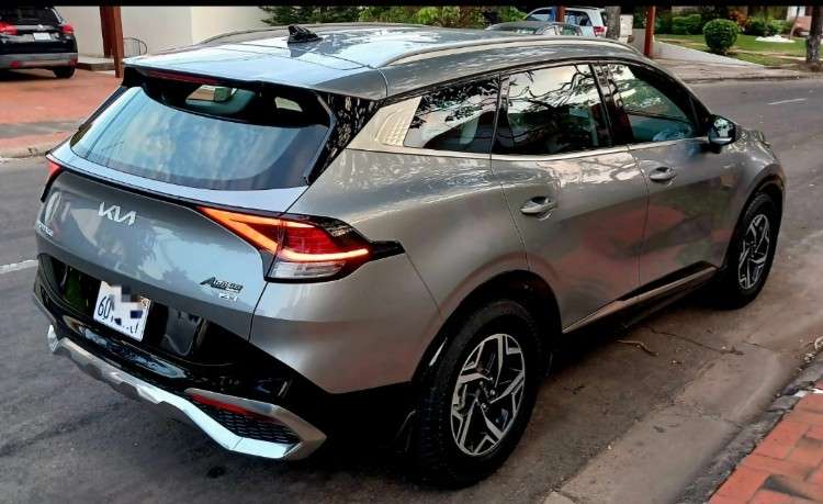Kia sportage 2023 impecable de tienda cel 75018362 caja automatica 4x4  4 modos de manejo eco normal sport smart pisos de bandeja  radio carplay llantas nuevas  sensores de aproximacion  recorrido 25mil kilometros  precio incluye el cambio de nombre tc 7b1701296956