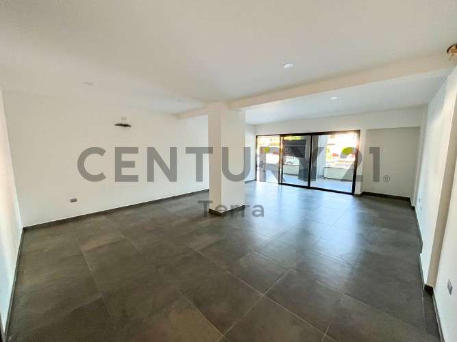 Z/norte - local comercial en venta sobre avenida1948837120