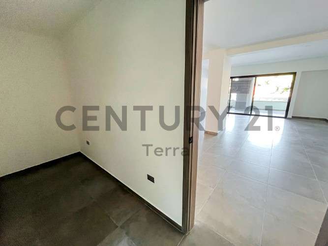 Z/norte - local comercial en venta sobre avenida1948837120