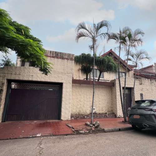 Casa en venta 4 dormitorios en noroeste - barrio exclusivo2109561892