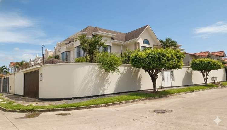 Amplia casa en anticretico zona oeste573460764