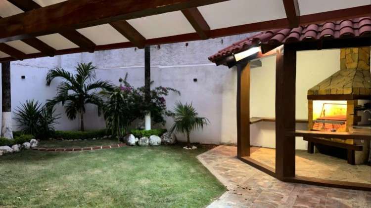 Exclusiva casa en venta – barrio branif, entre 2do y 3er anillo de la av. santos dumont238361916