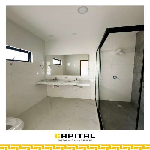 Amplia casa en venta en urbanizacion españa1685412114