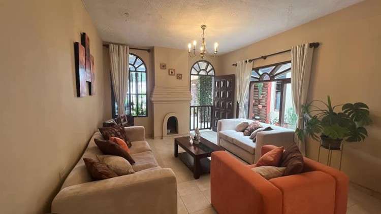 Amplia casa de 6 habitaciónes en el centro - ideal para tu familia525395620