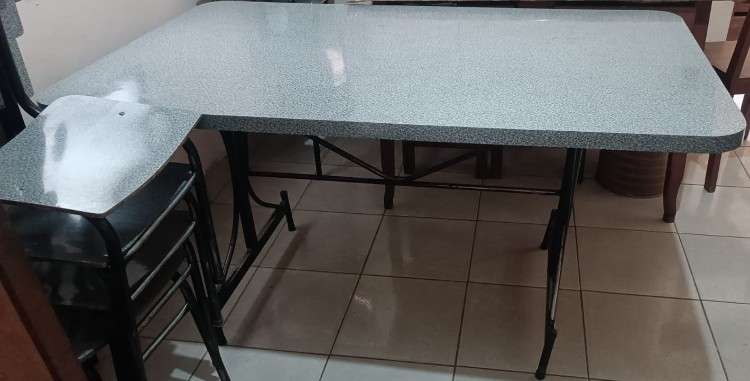 Mesa de formica con 8 sillas319369404