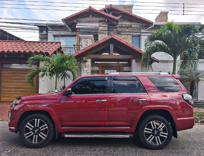 Vendo vagoneta toyota runner 2014  limited cel 75018362 version de lujo techo solar  motor 4000cc v6 4x4  caja automatica y secuencial  3 filas de asiento de cuero  estado  impecable1122201329