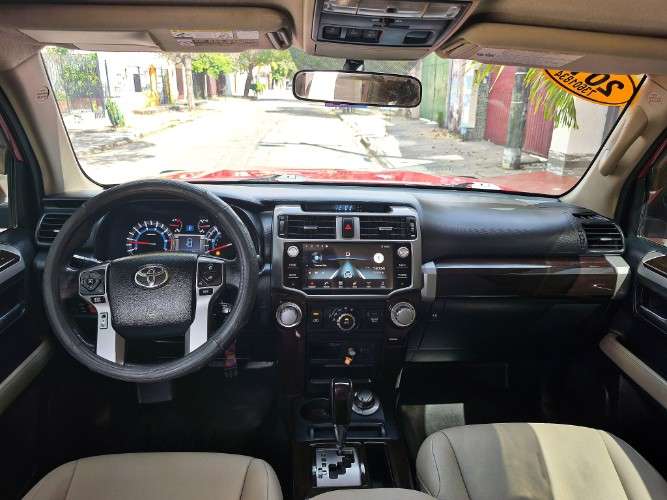 Vendo vagoneta toyota runner 2014  limited cel 75018362 version de lujo techo solar  motor 4000cc v6 4x4  caja automatica y secuencial  3 filas de asiento de cuero  estado  impecable1122201329