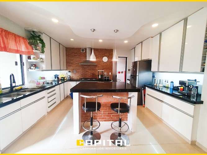 Amplia casa semiamoblada en alquiler con piscina zona villa bonita1479547119