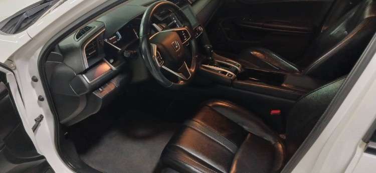 Vendo hermoso honda civic de tienda version full cel 75018362  caja automatica motor 1500cc turbo  techo solar mandos en el volante radio card play camara de retro  camara en el retrovisor luces led asientos de cuero full aire 3 modos de manejo eco normal1298599262