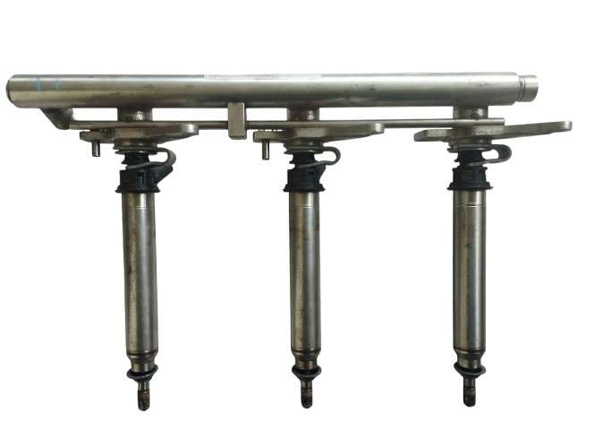 Rail 6 inyectores originales derecho e izquierdo mercedes benz ml350. año 2013. 71000km uso1697114443