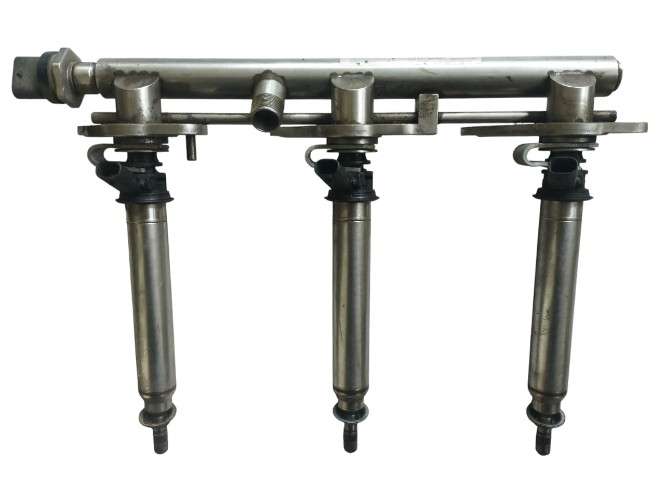 Rail 6 inyectores originales derecho e izquierdo mercedes benz ml350. año 2013. 71000km uso1697114443