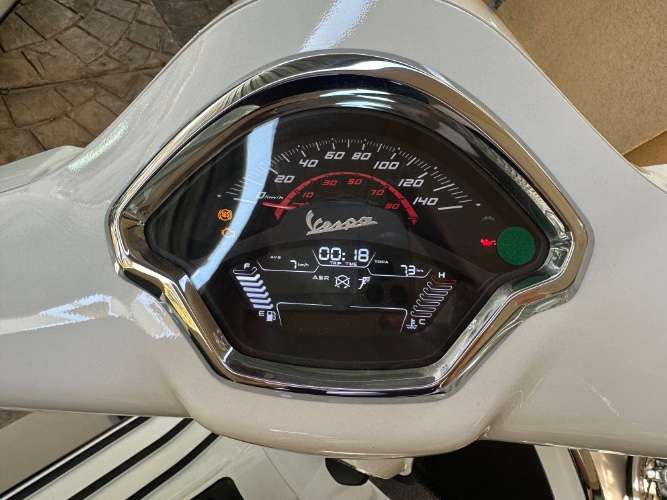 Vespa gts 300 italiana 1452971564