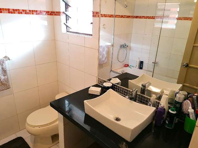 Dúplex en venta de 4 dormitorios +2 parqueos 4to anillo. próximo a la expocruz1349406768