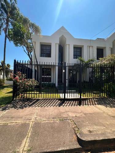 Barrio urbari – amplia casa en alquiler383243530